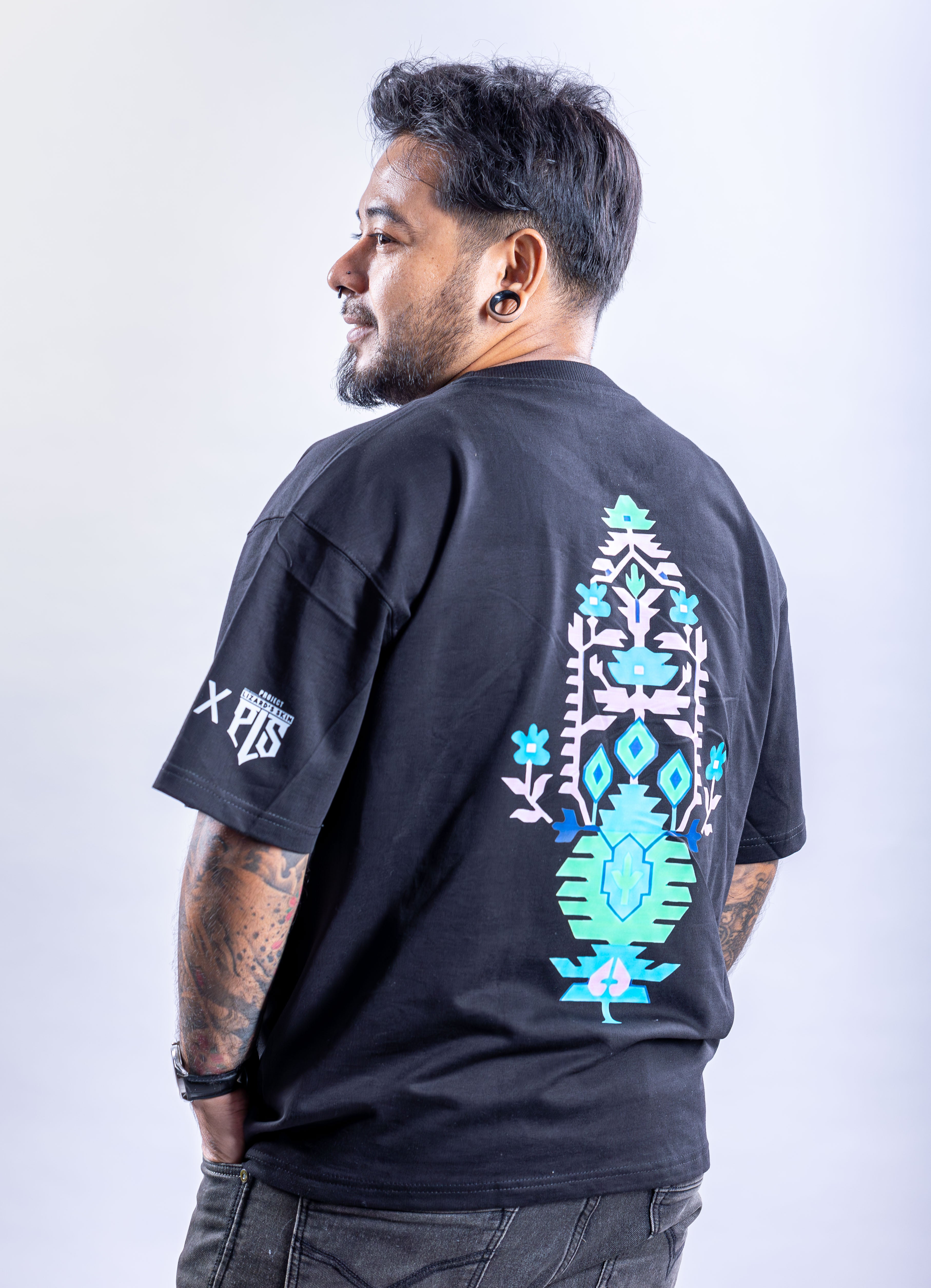 Nakshi · Black